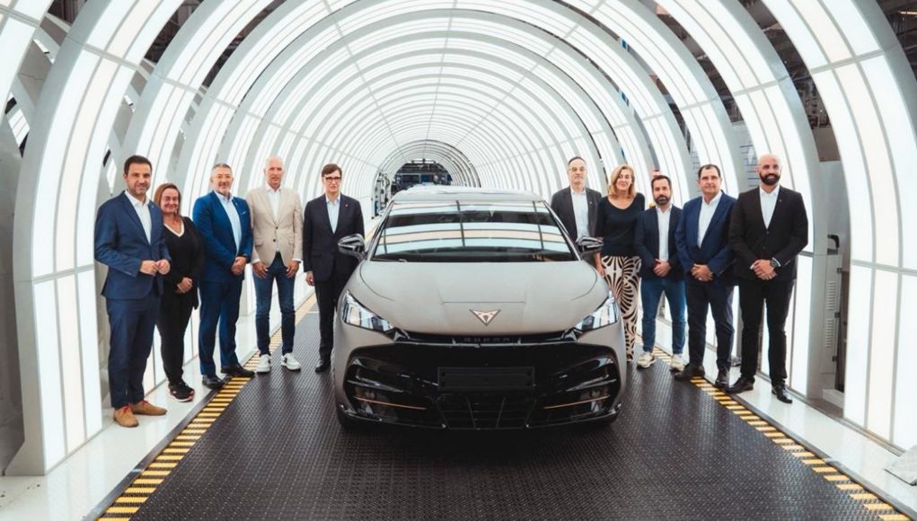 Le siège négocie avec l'Europe pour être libre de 21% Le siège négocie avec l'Europe pour être libre de 21% de tarifs pour fabriquer cette voiture électrique en Chine