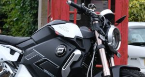 Cette moto nue avec des airs rétro est moins chère que jamais, et c'est «un électrique 125 avec jusqu'à 10 ch de puissance et 92 km d'autonomie Cette moto nue avec des airs rétro est moins chère que jamais, et c'est «un électrique 125 avec jusqu'à 10 ch de puissance et 92 km d'autonomie