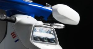 Cela ressemble à un jouet, mais il cède comme une moto «de 125», il est très léger et polyvalent, et promet 120 km d'autonomie Cela ressemble à un jouet, mais il cède comme une moto «de 125», il est très léger et polyvalent, et promet 120 km d'autonomie