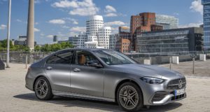 Cette voiture hybride plug -in est toujours Cette voiture hybride plug -in est toujours