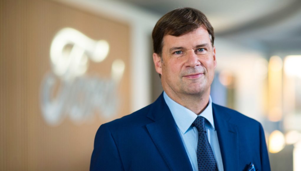 Jim Farley, PDG de Ford, indique clairement qu'une voiture électrique Jim Farley, PDG de Ford, indique clairement qu'une voiture électrique bon marché sous la marque Lincoln "aurait du sens", mais pas un hybride