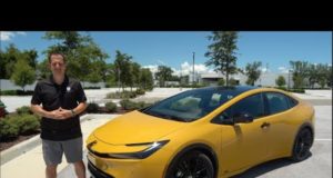 Prius Nightshade : design assombri, nouvelle teinte Karashi et transmission intégrale