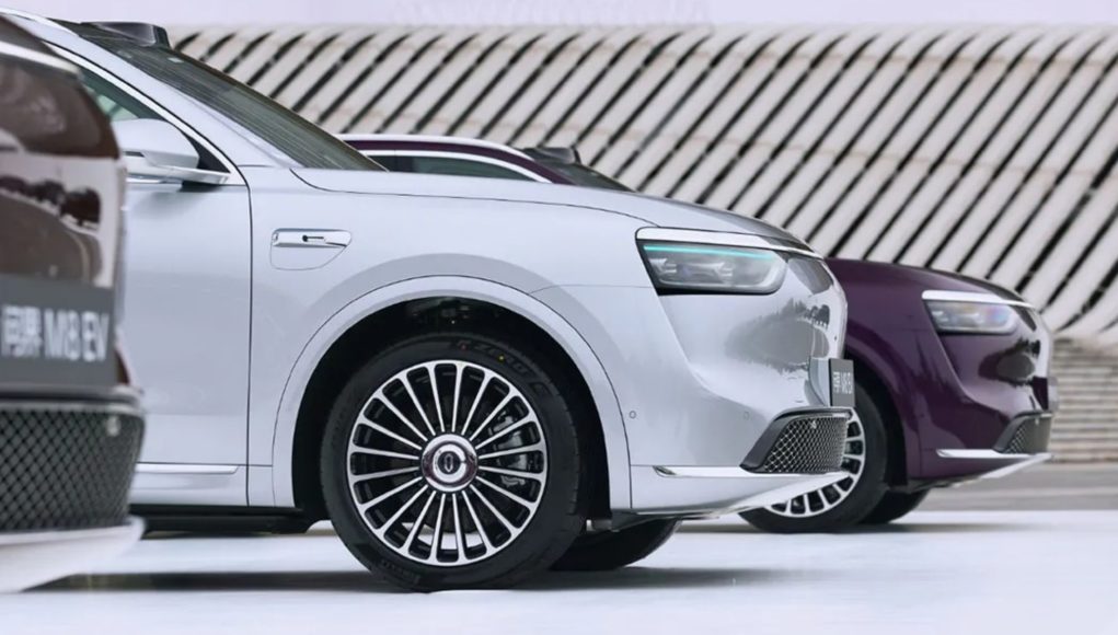 Avec 705 km d'autonomie, Huawei vend 7 000 voitures en Avec 705 km d'autonomie, Huawei vend 7 000 voitures en 2 heures et ce n'est pas particulièrement bon marché
