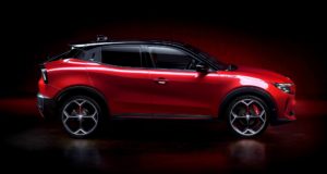 Électrique et avec jusqu'à 280 ch, ce petit SUV est le nouvel espoir d'une marque italienne historique Électrique et avec jusqu'à 280 ch, ce petit SUV est le nouvel espoir d'une marque italienne historique