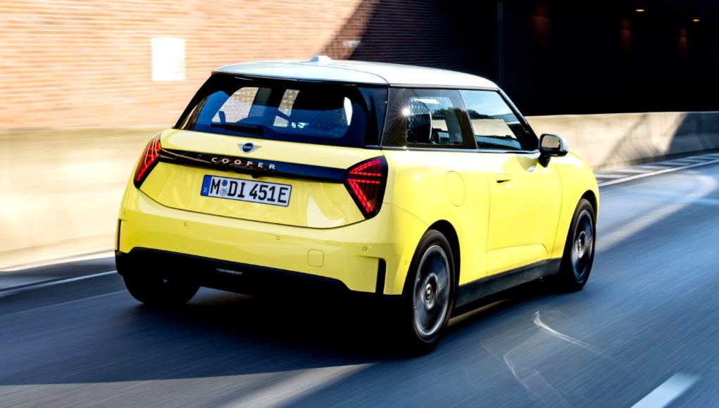 L'icône entre les voitures urbaines est maintenant un électrique avec jusqu'à 400 km d'autonomie et chargé d'équipement
