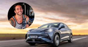 Jordi Wild conduit un SECELION 7: le «YouTuber» se mouille et donne son verdict sur la voiture électrique Jordi Wild conduit un SECELION 7: le «YouTuber» se mouille et donne son verdict sur la voiture électrique