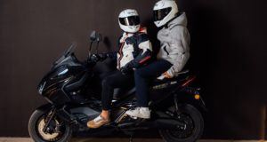 Cette moto espagnole «de 125» utilise une batterie Catl et se faufile dans le segment du maxiscoootage avec 290 km d'autonomie Cette moto espagnole «de 125» utilise une batterie Catl et se faufile dans le segment du maxiscoootage avec 290 km d'autonomie