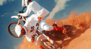La moto électrique va être la solution pour monter sur le terrain. Au moins c'est la marque importante La moto électrique va être la solution pour monter sur le terrain. Au moins c'est la marque importante