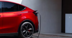 Tesla se rend et changera l'une de ses pièces les plus populaires pour éviter les problèmes avec le gouvernement chinois Tesla se rend et changera l'une de ses pièces les plus populaires pour éviter les problèmes avec le gouvernement chinois