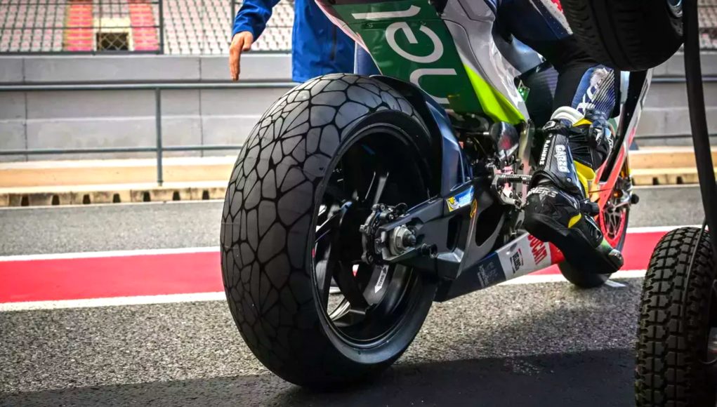 Les motos de course électriques ont besoin de roues « Les motos de course électriques ont besoin de roues « plus spéciales » que celles du MotoGP