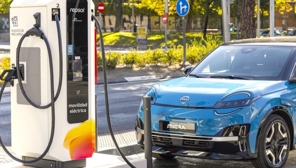Plus de 10 000 km gratuits ! Lors de l'achat Plus de 10 000 km gratuits ! Lors de l'achat d'une Nissan électrique et de la recharge avec cette application Repsol