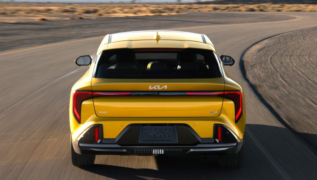 KIA lancera une rivale à la Toyota Corolla avec un KIA lancera une rivale à la Toyota Corolla avec un moteur essence et hybride, mais basé sur le design de sa dernière version électrique