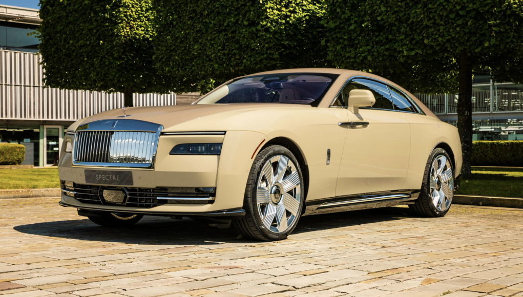 Cette Rolls-Royce Spectre unique célèbre un très bon garçon Cette Rolls-Royce Spectre unique célèbre un très bon garçon