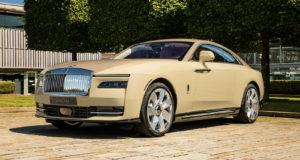 Cette Rolls-Royce Spectre unique célèbre un très bon garçon Cette Rolls-Royce Spectre unique célèbre un très bon garçon