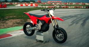La marque la plus en vogue de ces derniers temps lance une moto électrique qui est une « bombe » La marque la plus en vogue de ces derniers temps lance une moto électrique qui est une « bombe »
