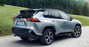 Toyota RAV4 PHEV 2025 hybride : Prix, mesures, moteur, intérieur et coffre Toyota RAV4 PHEV 2025 hybride : Prix, mesures, moteur, intérieur et coffre