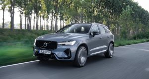 Volvo XC60 PHEV 2024 hybride rechargeable : Prix, mesures, moteur, intérieur et coffre Volvo XC60 PHEV 2024 hybride rechargeable : Prix, mesures, moteur, intérieur et coffre