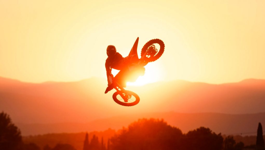 Le pilote de motocross le plus controversé sur la moto Le pilote de motocross le plus controversé sur la moto électrique la plus puissante du moment
