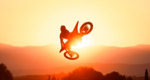 Le pilote de motocross le plus controversé sur la moto électrique la plus puissante du moment Le pilote de motocross le plus controversé sur la moto électrique la plus puissante du moment