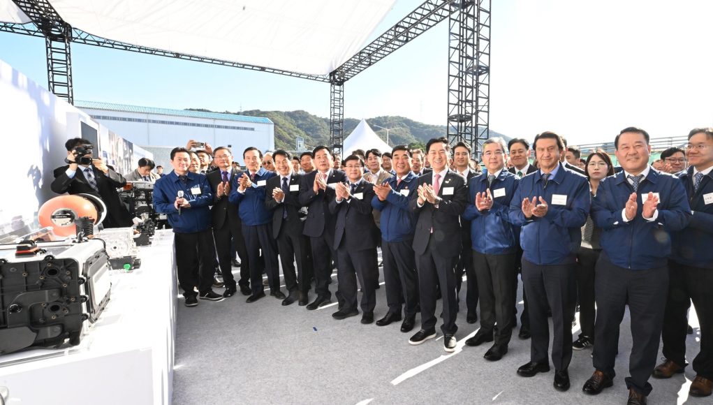 Hyundai investit 563 800 000 € dans une usine de Hyundai investit 563 800 000 € dans une usine de 43 000 m² qui produira 30 000 piles à combustible à hydrogène par an