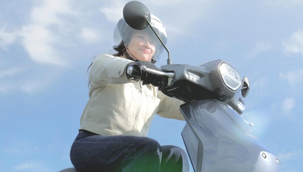 Pour 900 €, le cyclomoteur Yamaha Jog renaissant sous forme Pour 900 €, le cyclomoteur Yamaha Jog renaissant sous forme de moto électrique est une bonne affaire, et c'est grâce à Honda