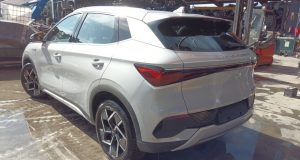 Un BYD laisse sans voix les ouvriers de la casse : pour ces raisons, la marque chinoise peut prendre d’assaut l’Europe Un BYD laisse sans voix les ouvriers de la casse : pour ces raisons, la marque chinoise peut prendre d'assaut l'Europe
