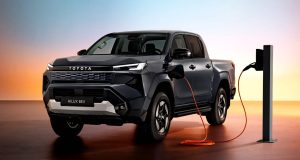 Toyota, sur le prix du Hilux électrique : « Cela n’a pas de sens si cela vous coûte 100 000 $ » Toyota, sur le prix du Hilux électrique : « Cela n'a pas de sens si cela vous coûte 100 000 $ »