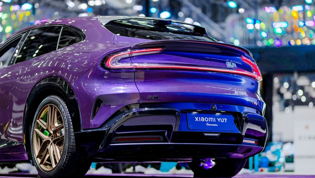 Vous pouvez désormais acheter « le meilleur SUV électrique du Vous pouvez désormais acheter « le meilleur SUV électrique du monde » (il se vend plus que le Tesla Model Y) avec des logos en or 24 carats