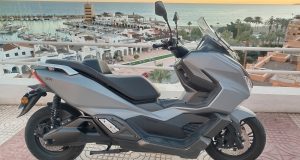 Nous avons testé le maxi scooter électrique espagnol Velca Eon, ‘125’ mais avec des performances de moto plus puissantes et 300 km d’autonomie Nous avons testé le maxi scooter électrique espagnol Velca Eon, '125' mais avec des performances de moto plus puissantes et 300 km d'autonomie