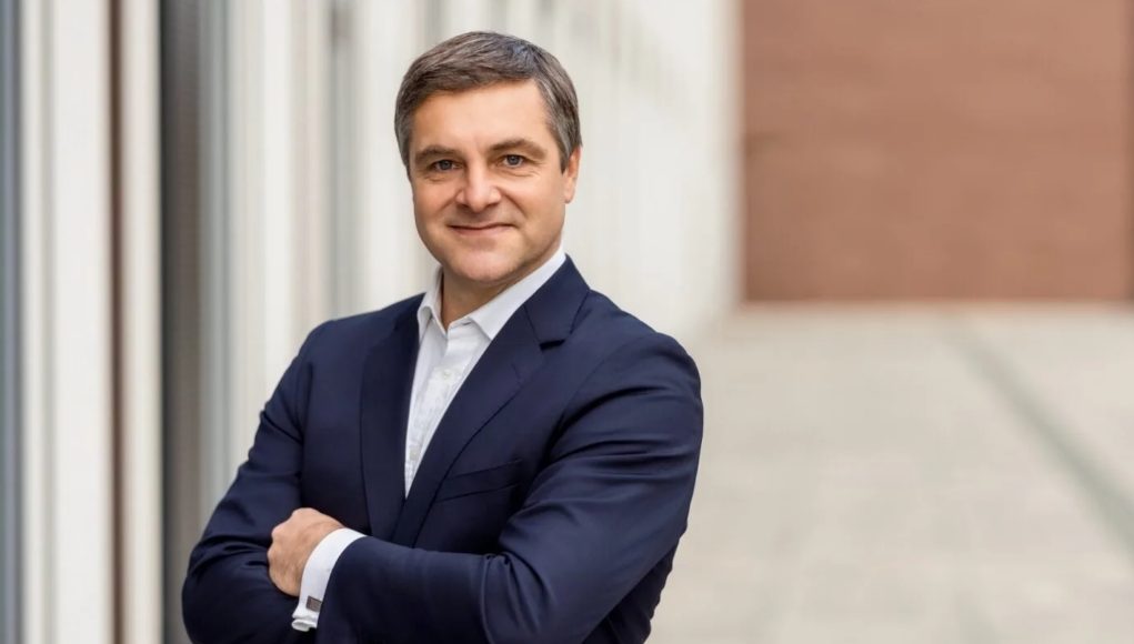 Un ancien directeur de Volkswagen : "la voiture électrique doit Un ancien directeur de Volkswagen : "la voiture électrique doit absolument être adaptée comme voiture principale"