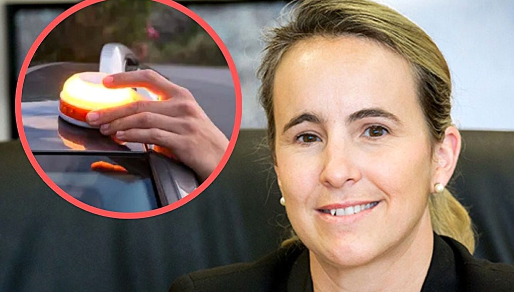 Ana Blanco, directrice adjointe de la DGT, indique qu'« à Ana Blanco, directrice adjointe de la DGT, indique qu'« à partir de janvier, ceux qui auront des balises V16 non connectées seront condamnés à une amende de 80 euros ».
