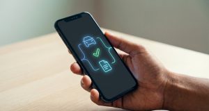 Automobilistes : la fin des papiers grâce au smartphone, permis et assurance dématérialisés