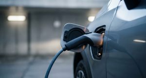 Voiture électrique : l’erreur de recharge méconnue qui use votre batterie prématurément