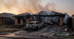 Explosion voiture électrique incendie maison : récit choc