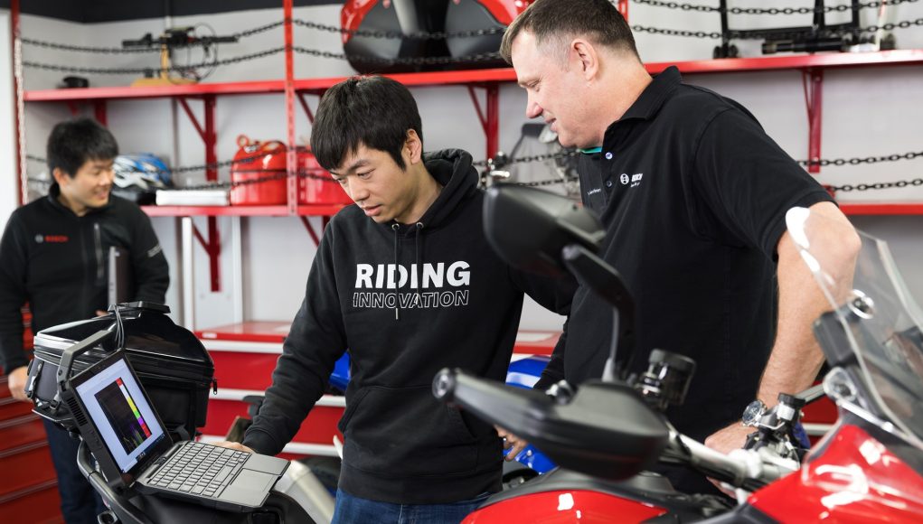 Pour Bosch, les motos connectées sont le véritable moyen de Pour Bosch, les motos connectées sont le véritable moyen de mettre fin aux accidents et de tirer le meilleur parti de la technologie