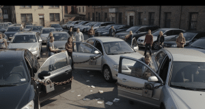 Automobilistes en colère après la découverte de cadenas soudés sur leurs portières : un piège pour terroriser découvrez pourquoi des automobilistes sont en colère après avoir trouvé des cadenas soudés sur leurs portières, un acte inquiétant visant à les terroriser.