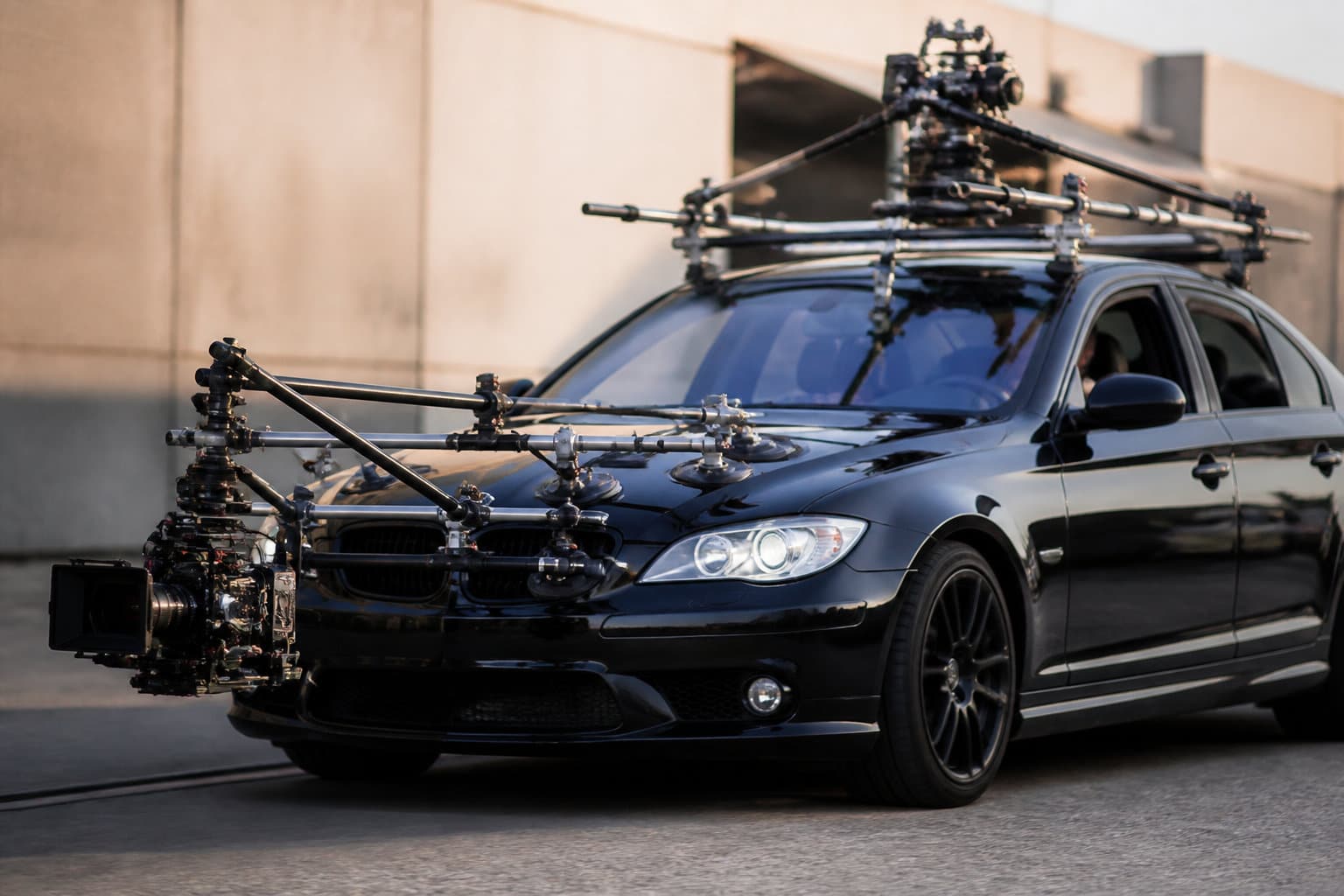 Logistique de production : les secrets des trois exemplaires du tournage
