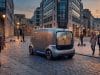 Véhicule de livraison autonome en France : le cadre légal Véhicule de livraison autonome futuriste transportant des colis dans une rue piétonne pavée en France.