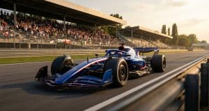 Pierre Gasly en pole à Monza : l’exploit historique du Français Une monoplace de Formule 1 bleue et rouge roule sur le circuit de Monza devant des tribunes bondées au coucher du soleil.