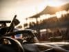 Résumé des qualifications du Grand Prix des États-Unis 2026 : la pole d’Antonelli Un pilote de Formule 1 portant un casque lève le doigt en signe de victoire après sa pole position au GP des États-Unis.